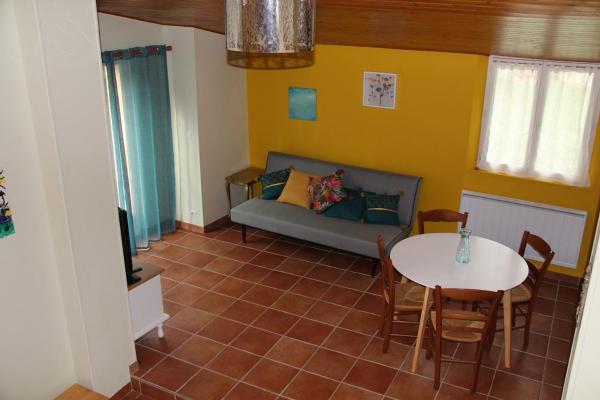 A la foto es mostra l'objecte La Petite Maison situat a la ciutat de Orgueil.