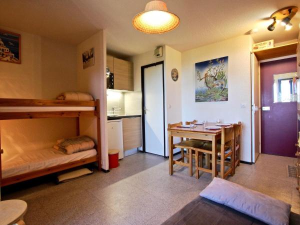 Auf dem Foto ist das Objekt Studio cabine 4 pers, pied des pistes, balcon exposé sud - FR-1-340-95 in der Stadt Chamrousse zu sehen.