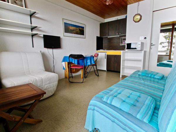 Auf dem Foto ist das Objekt Studio 3 places au pied des pistes avec TV et fauteuil lit - FR-1-340-92 in der Stadt Chamrousse zu sehen.