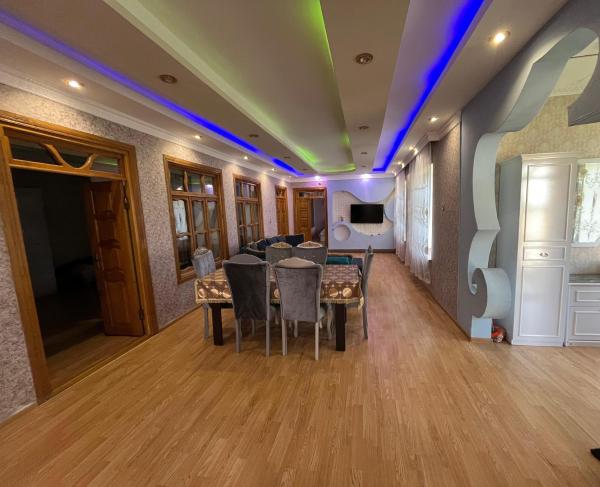 Na zdjęciu widoczny jest obiekt Home położony w mieście Bum.