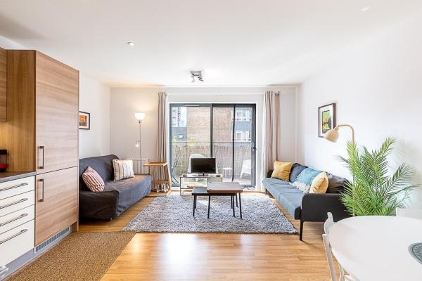 Modern Mile End Flat With Balcony & Terrace - Stratford