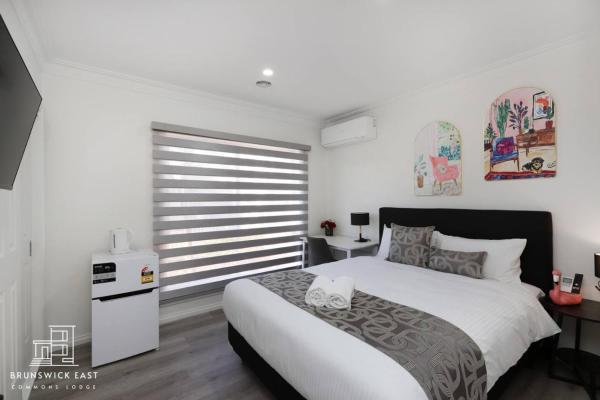 102 Chic Queen BR with Fast WiFi - Walk to Tram Stop 23 - 30 Percent Off, Мельбурн