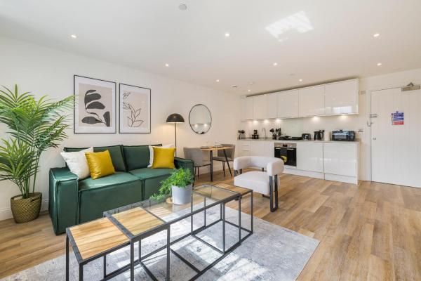På billedet ses objektet Modern 1BR Flat Gravesend with Parking Sleeps 2 beliggende i byen Gravesend.