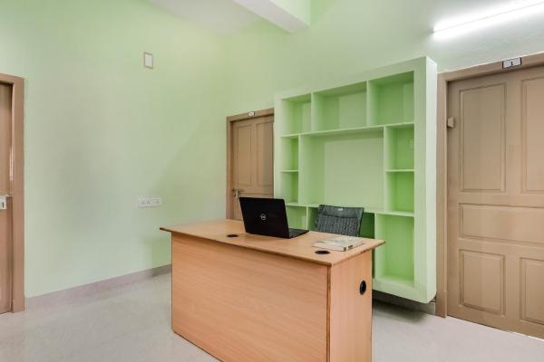 A la foto es mostra l'objecte SPOT ON Sri Devi Residency situat a la ciutat de Kākināda.