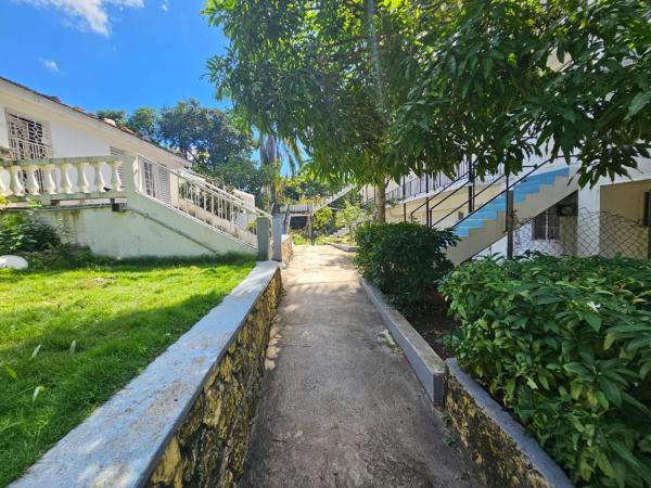 Fotografie 3: Ocean view Studios at Montego Gardens with Wifi