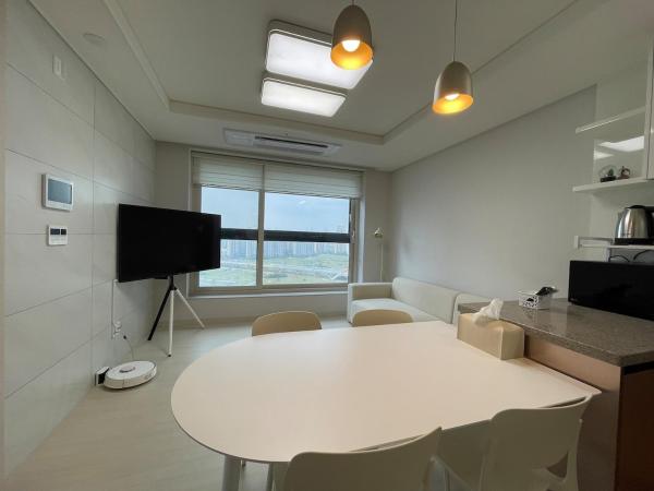 A la foto es mostra l'objecte Songdo Moonlight&Stay situat a la ciutat de Incheon.