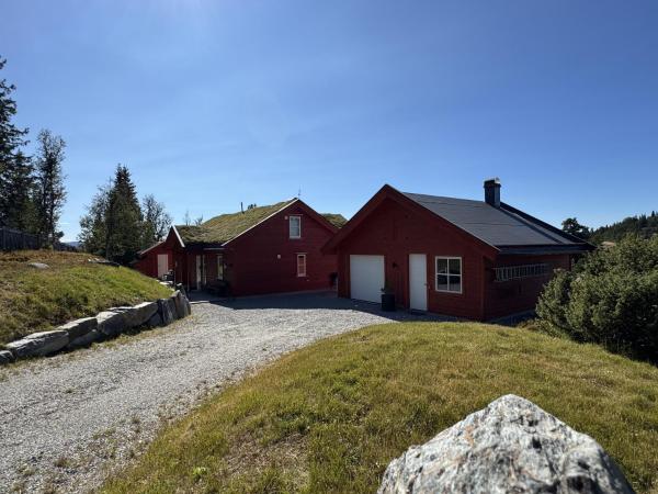 På billedet ses objektet Bjørnebo, Family cabin beliggende i byen Uppheim.