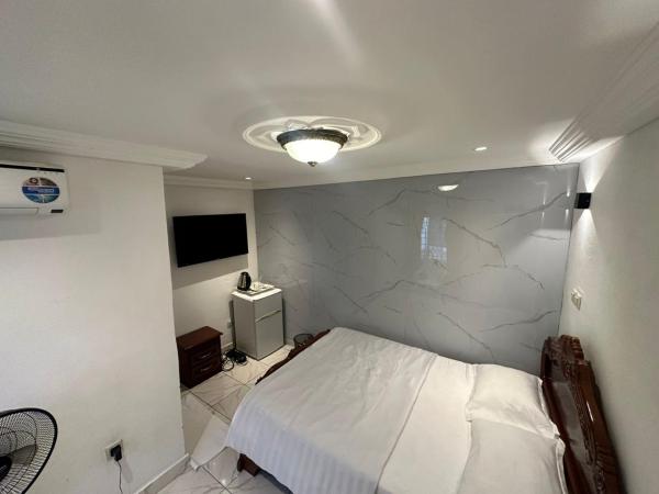 Na fotografii je vidět objekt Luxury Villa AC Ensuite Room 5 nacházející se ve městě Bota.