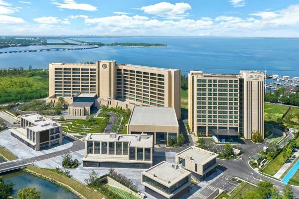 A la foto es mostra l'objecte Sheraton Kunshan Dianshan Lake situat a la ciutat de Kunshan.