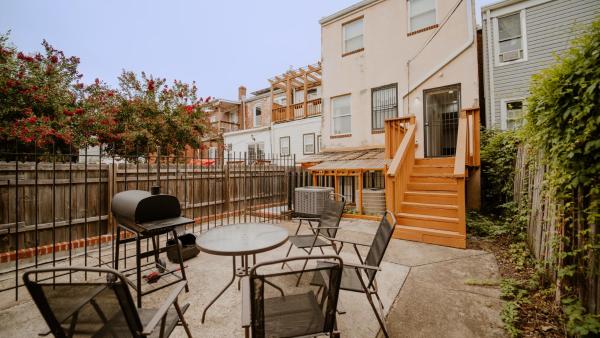 Foto 6: Stylish 5BR DC Retreat Backyard Free Parking