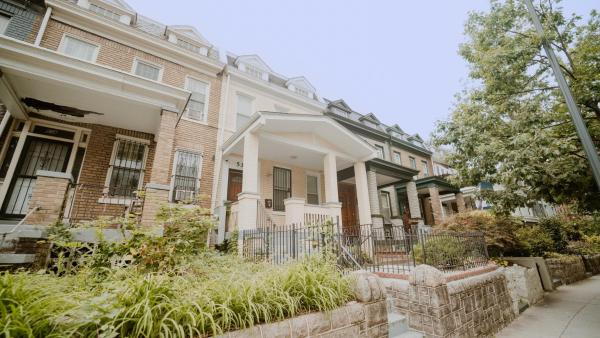 Foto 8: Stylish 5BR DC Retreat Backyard Free Parking