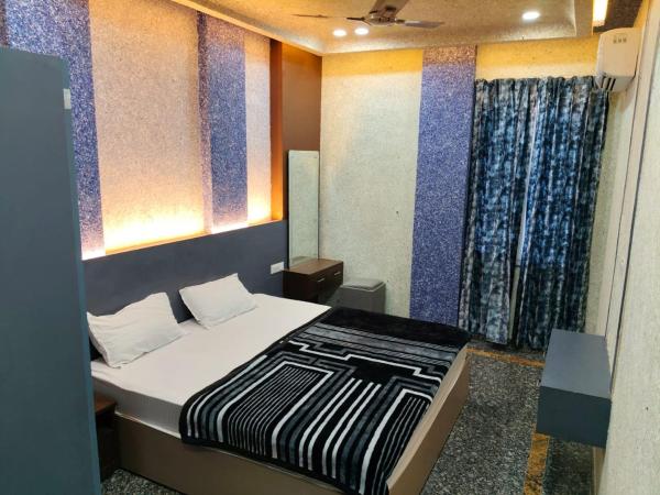 På billedet ses objektet The Shastri Hotel & Residency beliggende i byen Karauli.