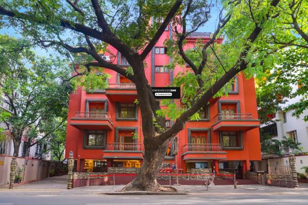 Super Townhouse Oak Prabhat Road, Pune