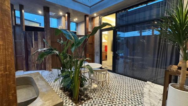 Στη φωτογραφία φαίνεται το αντικείμενο Jeju Dodu Tropical Premium Pool Villa που βρίσκεται στην πόλη Naedo-dong.