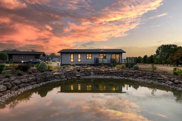 Finest Retreats - Cambridge Luxury Lodge - England