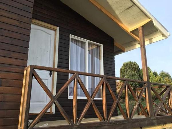 En la foto se muestra el objeto Hermosa Cabaña Vista al Mar ubicado en la ciudad de Llanquihue.