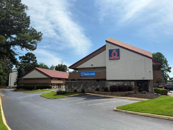 På billedet ses objektet Motel 6 Smyrna, GA beliggende i byen Atlanta.