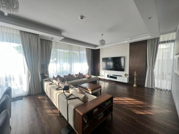 Private room in a luxury villa at Dubai hills, Dubai