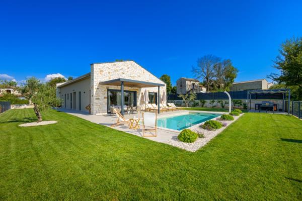 A la foto es mostra l'objecte Casa Fiore Viola for 8 people with heated pool situat a la ciutat de Stifanići.