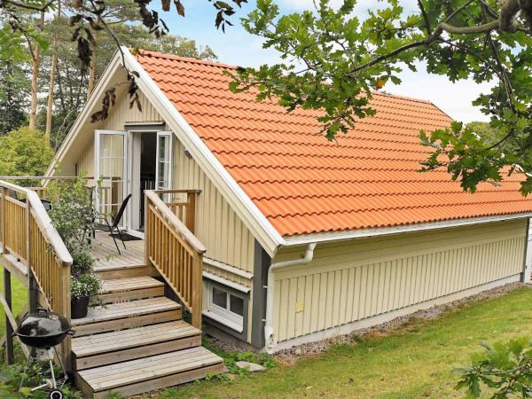 Na zdjęciu widoczny jest obiekt 5 person holiday home in Fjällbacka położony w mieście Fjällbacka.