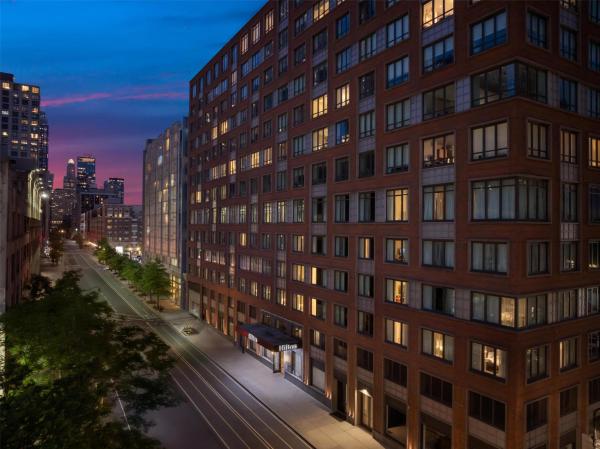 La photo montre l'objet Hilton Brooklyn New York - Newly Renovated situé dans la ville de Brooklyn.