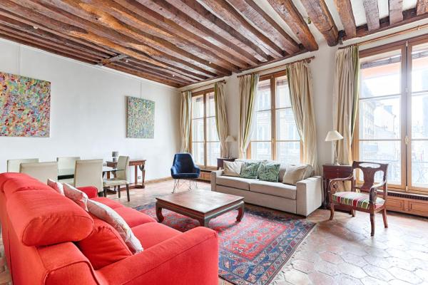 Duplex Atypique 3 chambres au coeur du Marais, París