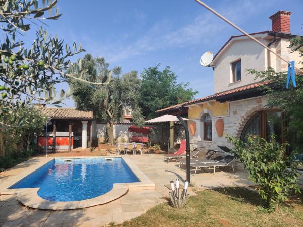 Rustic House With Private Pool - Istrië