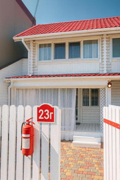 A la foto es mostra l'objecte Cottage White House situat a la ciutat de Odessa.