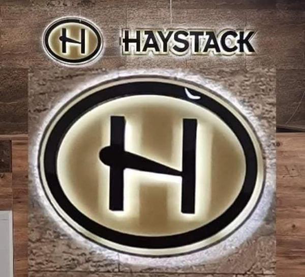 Op de foto is het object Haystack te zien, gelegen in de stad Bakoerjani.