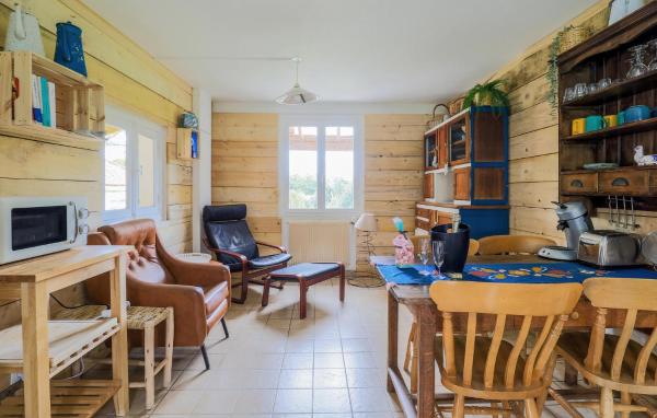 A la foto es mostra l'objecte Jolie Maison Proche Rivière situat a la ciutat de Crézancy.