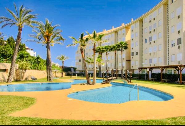 På billedet ses objektet Golden Gate with pool by Solivillas Ltd beliggende i byen Jávea.