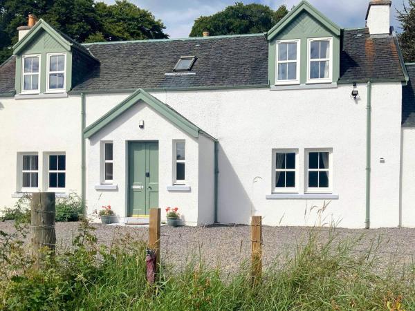 A la foto es mostra l'objecte Balmore Farmhouse situat a la ciutat de Lochend.