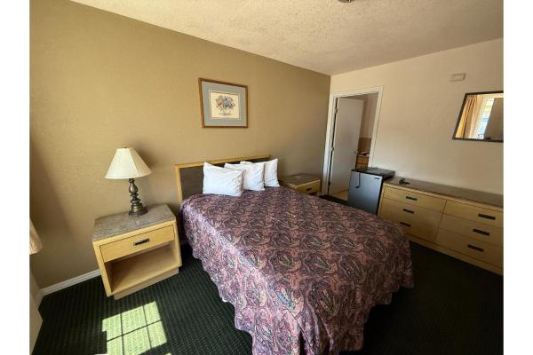 照片显示了位于Crockett市的Discovery Inn Near Six Flags Vallejo Napa Valley CA物件。