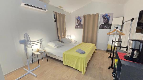 En la foto se muestra el objeto Tiny House & Tente Lodge, Le Paradis des Petits Voyageurs ubicado en la ciudad de Les Coteaux.