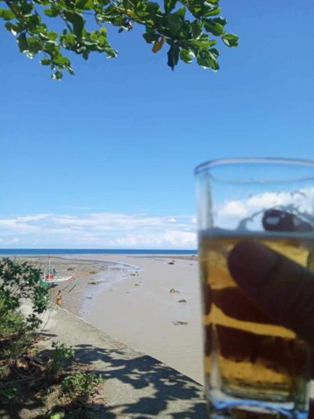 Na foto é possível ver o objeto Casa Bambú localizado na cidade de Banay-Banay.