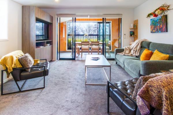 Modern Bright 2br With Balcony & Hagley Park Outlook - Christchurch