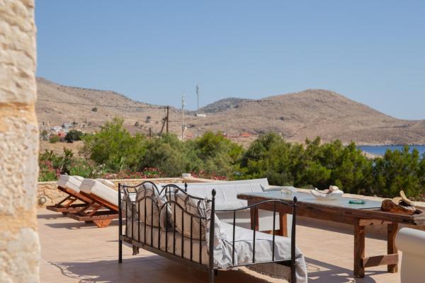 A la foto es mostra l'objecte Villa Aristoteles situat a la ciutat de Halki.