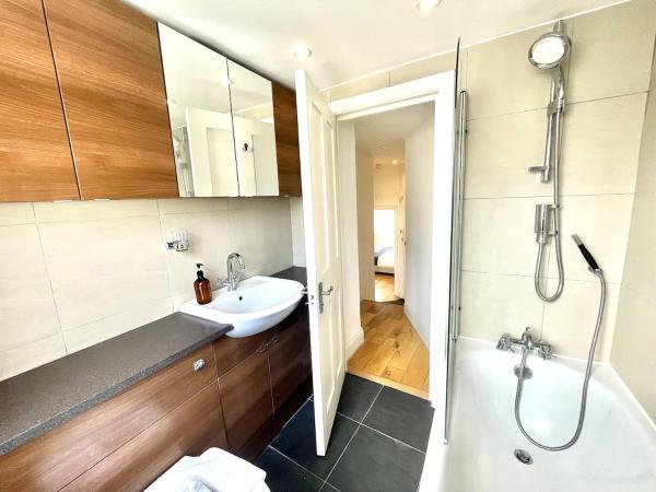 Foto 3: Flat B - Montagu St Residence
