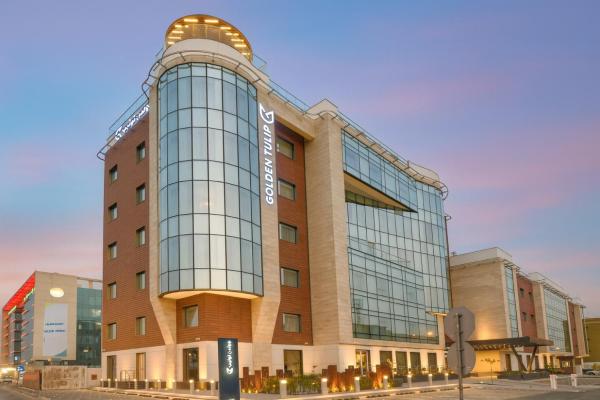 A la foto es mostra l'objecte Golden Tulip Riyadh Convention and Exhibition Center situat a la ciutat de Riad.