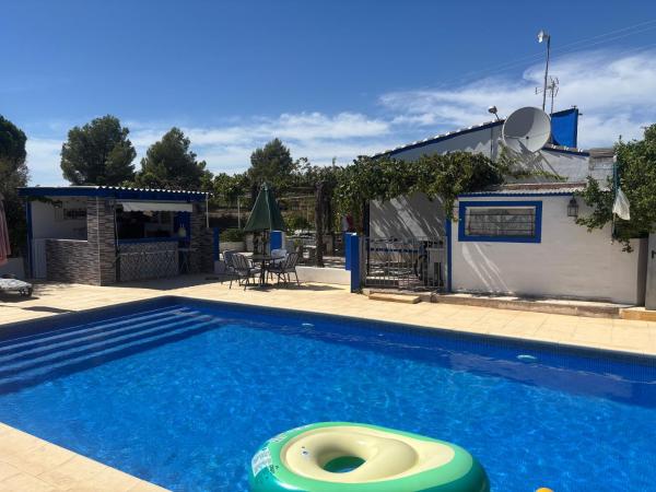 A la foto es mostra l'objecte Casa May Alicante situat a la ciutat de Sax.