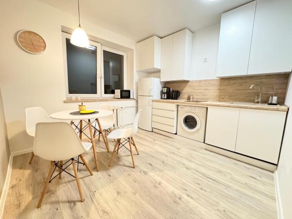 Red Cross Road Apartment, Vratislav