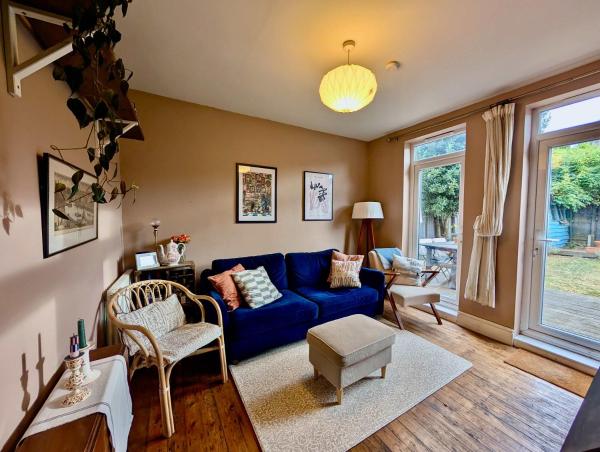 Charming and Modern Property With Garden, London