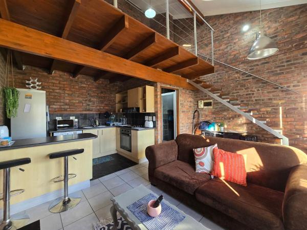 Central Walmer Loft Apartment - Gqeberha
