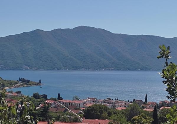 A la foto es mostra l'objecte Bay View Risan situat a la ciutat de Donje Ledenice.