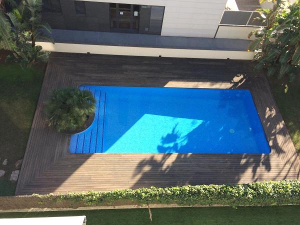På billedet ses objektet Ático con vistas al mar, solarium privado y piscina beliggende i byen Sitges.