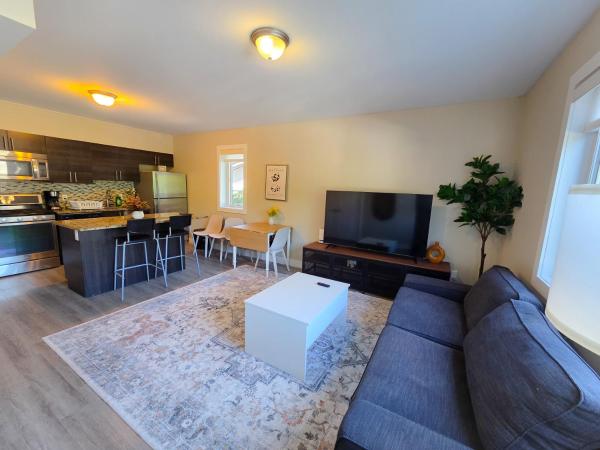 The photo shows the Sandy Hill Downtown Guesthouse located in the city of Ottawa.