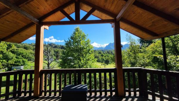 Nella foto è visibile l'oggetto CASA CON VISTA AL VOLCAN Y TINAJA a MINUTOS del CENTRO PUCON situato nella città di Minetué.