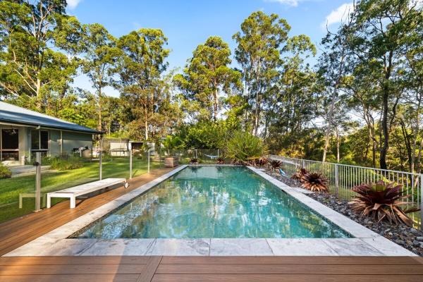 På billedet ses objektet Hinterland Retreat 5 bedrooms, pool & hot tub beliggende i byen Nerang.