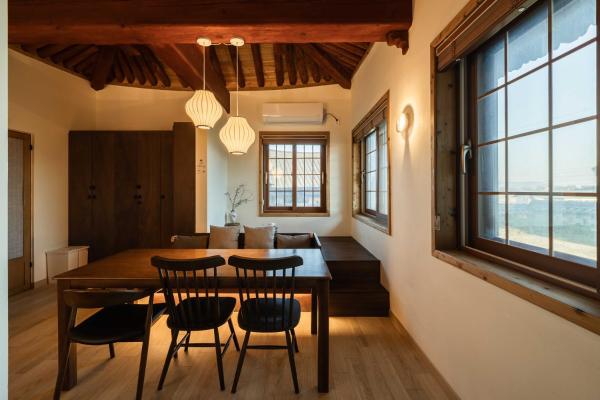 Na fotografii je vidět objekt Luxury Hanok Garden Retreat nacházející se ve městě T'ongjin.
