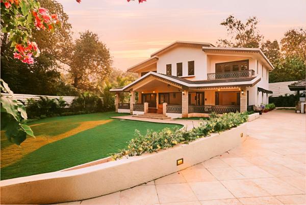 Na zdjęciu widoczny jest obiekt Luxury Florida 5Bhk Villa Alibaug położony w mieście Chorondpāda.